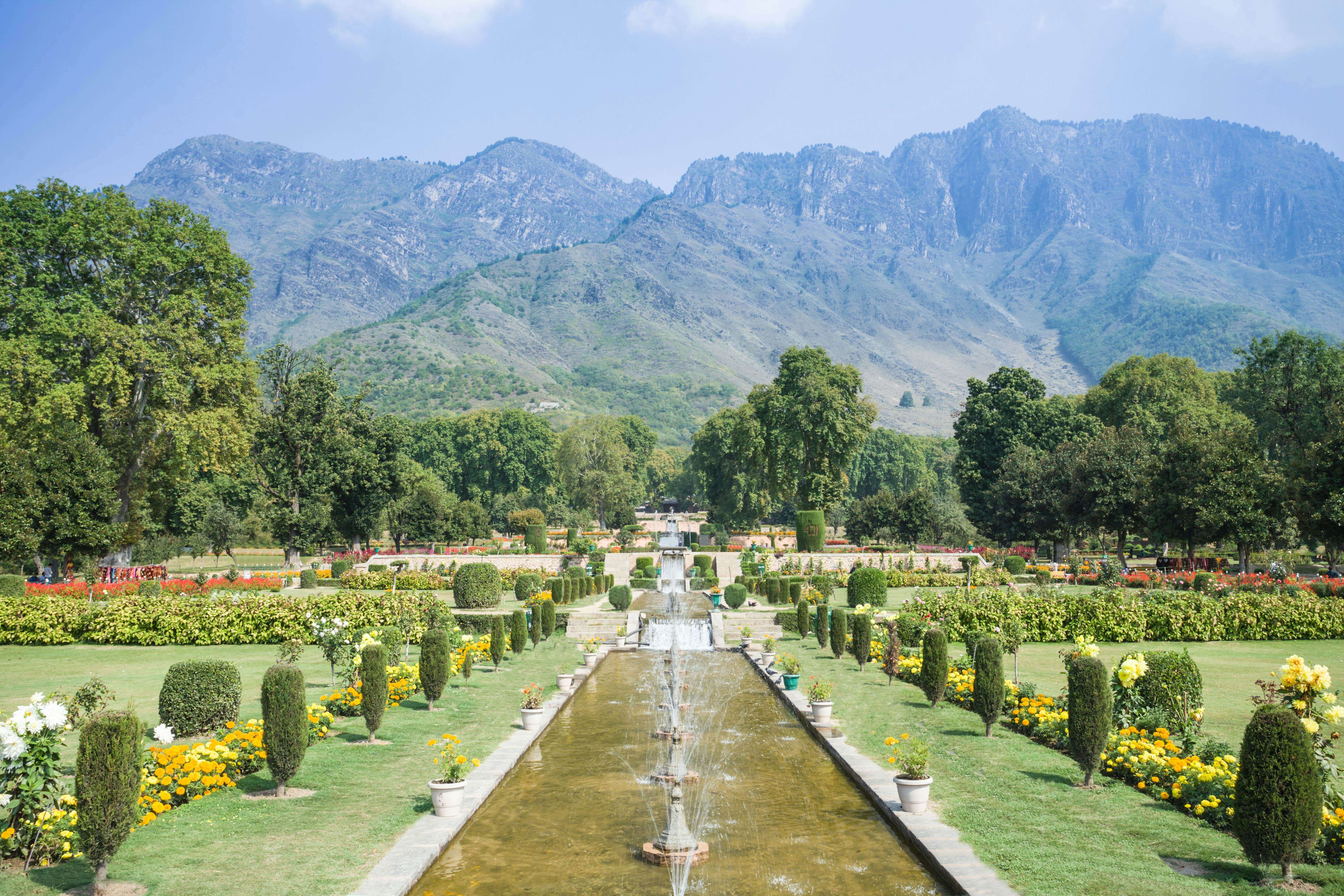 Srinagar city with Mughal Gardens and old town charm